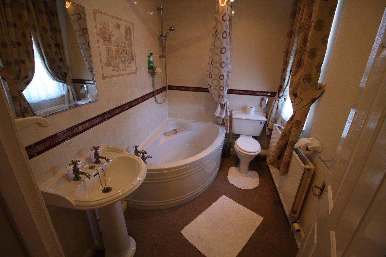 The Lodge Swindon Luaran gambar